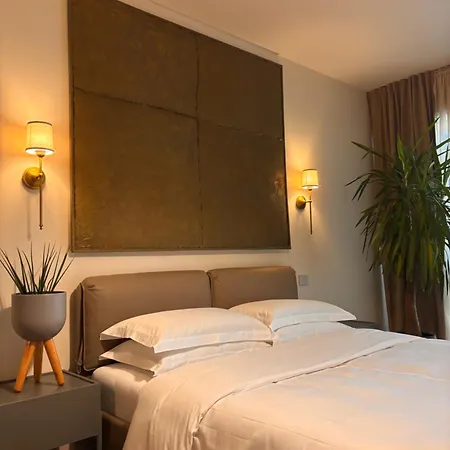 Delta Majestic Bed & Breakfast